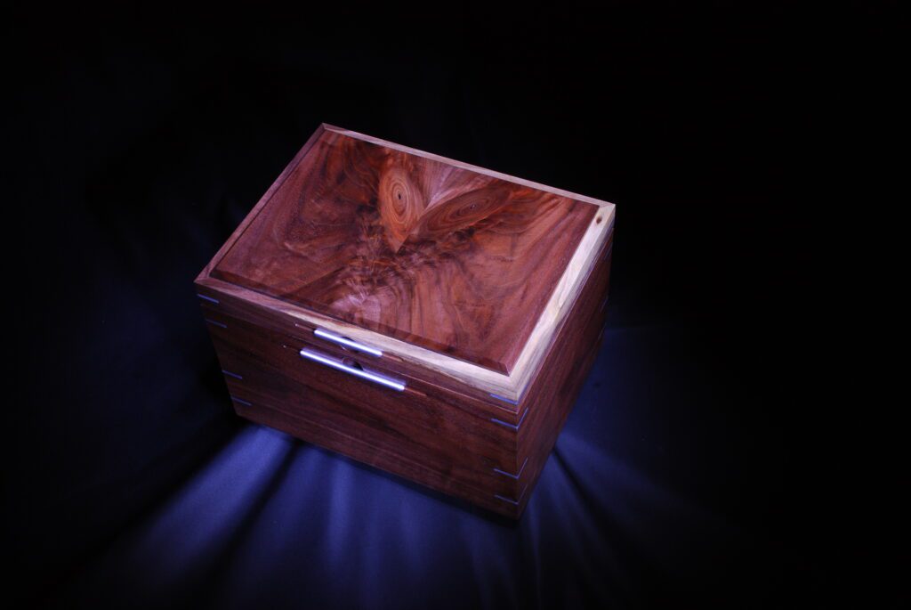 Beautifully figured book-matched lid on this Stunning desktop humidor.