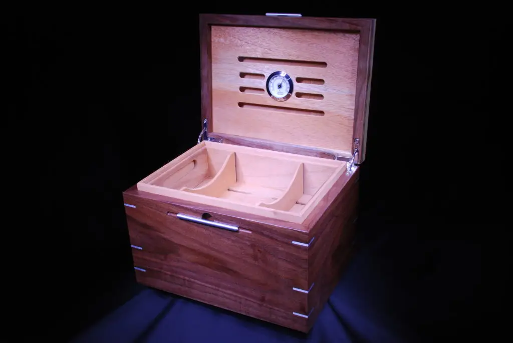 Stunning desktop humidor