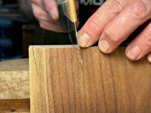 Expert Craftsmanship in Woodworking - Handsaw Dovetails